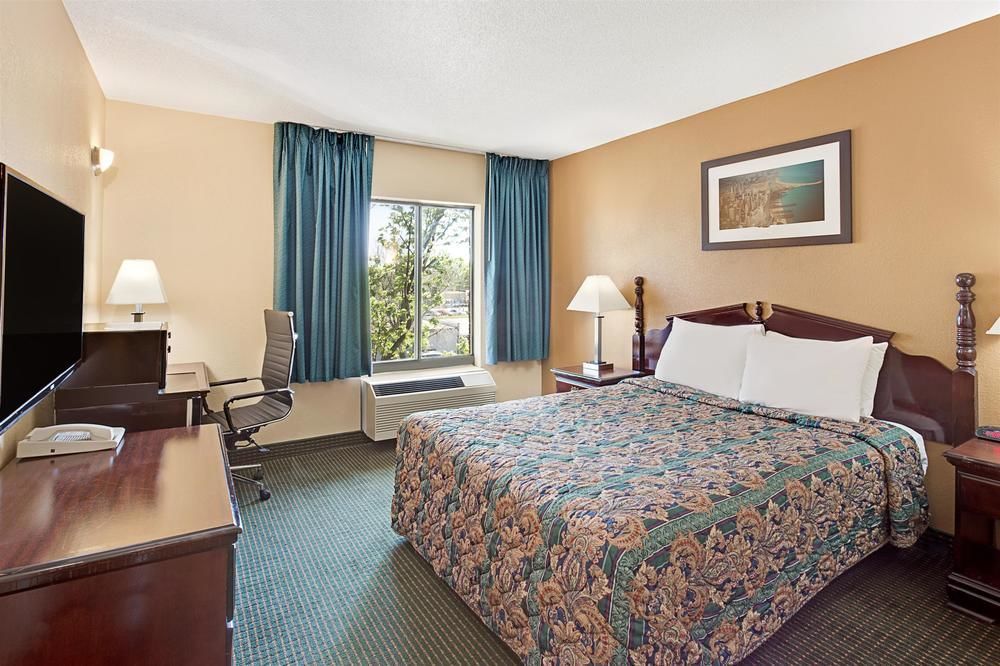 6-libertyville, Il Hotel