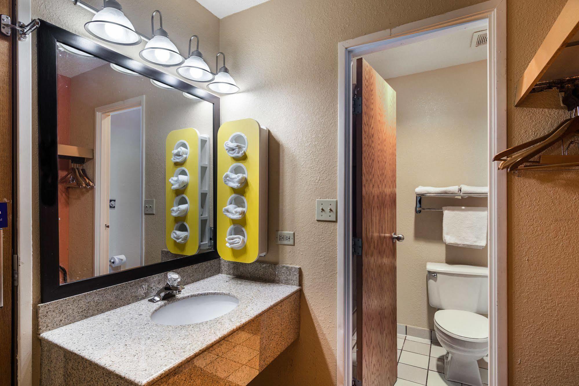6-libertyville, Il Hotel 2*